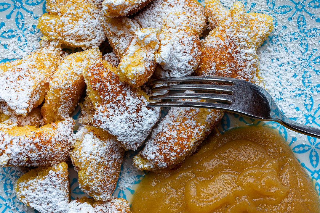 Macroaufnahme eines „Kaiserschmarrns“ (Dessert)