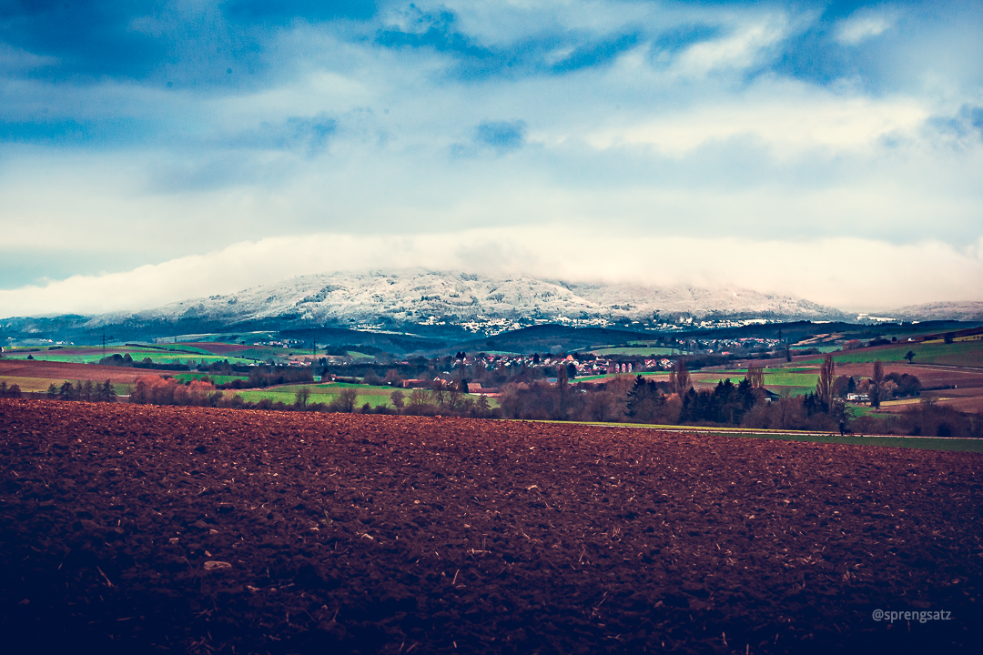 Blick auf den Donnersberg mit Marnheim, Bolanden und Dannenfels im Vordergrund