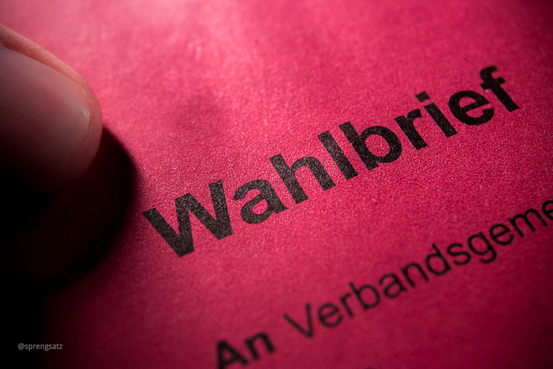 Wahlbrief (roter Briefumschlag)